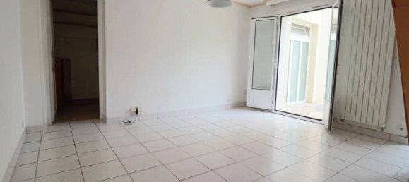 Villa de 3 dormitorios en Suresnes, France No. 132973 3