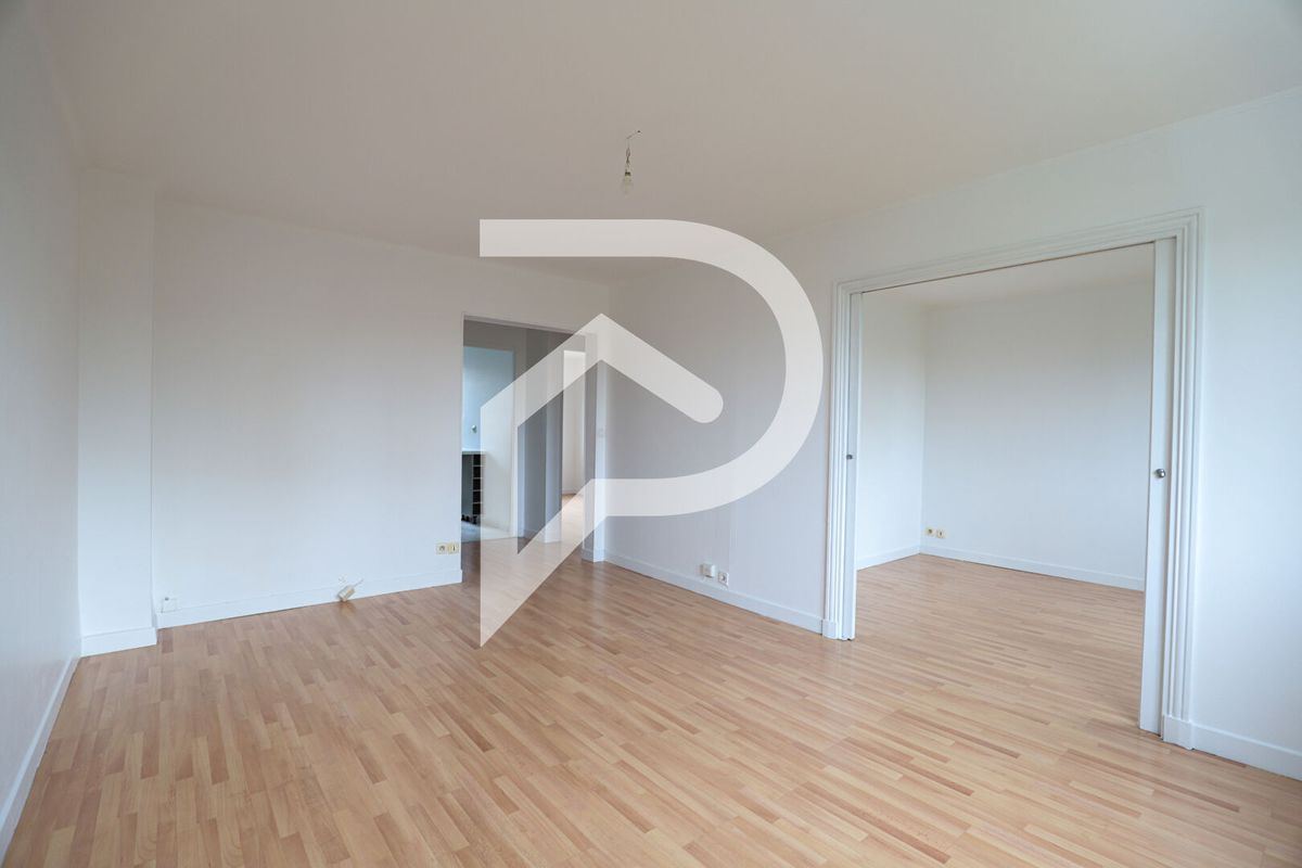 2 bedrooms Apartment in Clamart, France No. 296552