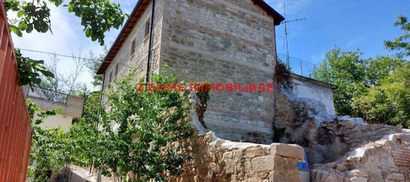 3 bedrooms House in Roccafluvione, Italy No. 113377 2