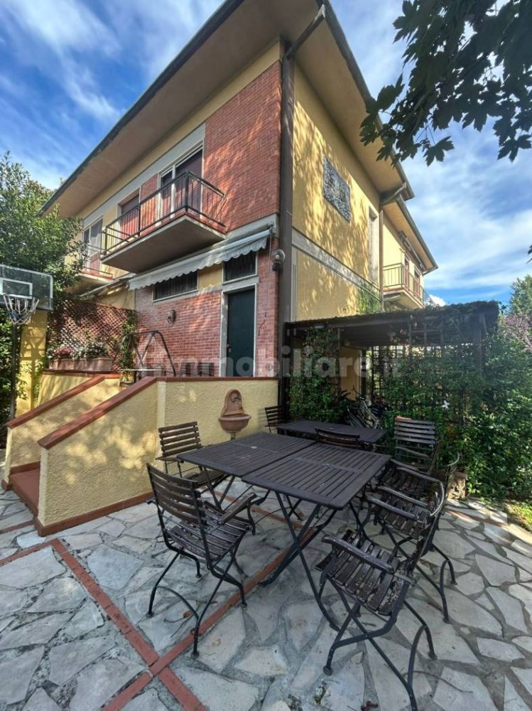 3 bedrooms Apartment in Pietrasanta, Italy No. 354483