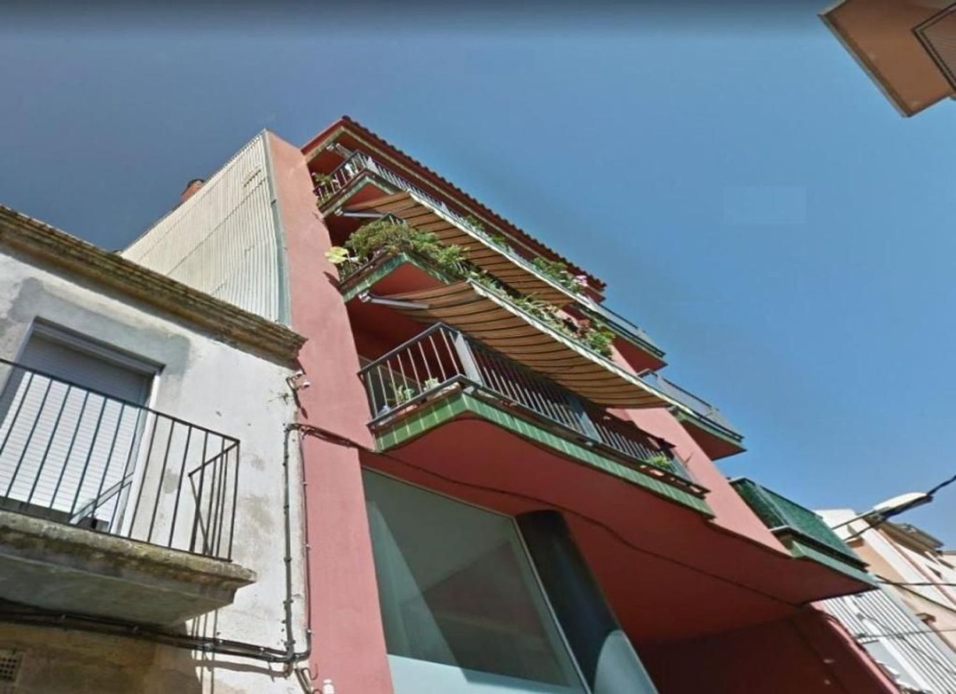 22m² Garage in Figueres, Spain No. 195878