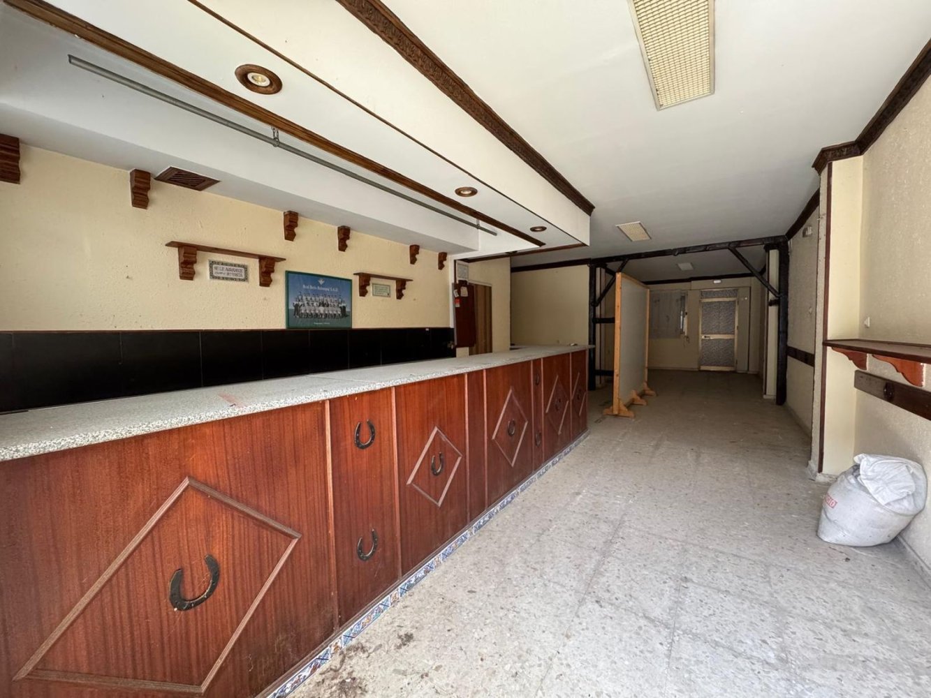 86m² Commercial property in Cadiz, Spain No. 145998