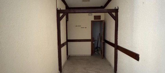 86m² Commercial property in Cadiz, Spain No. 145998 3