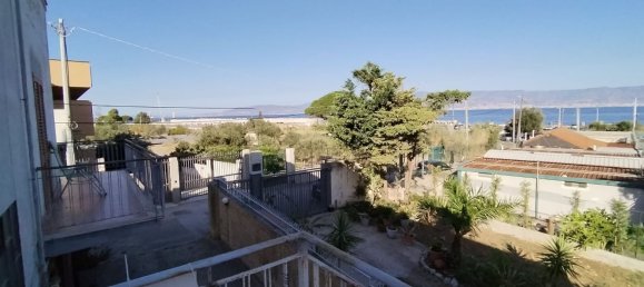 3 bedrooms Apartment in Messina, Italy No. 336702 5