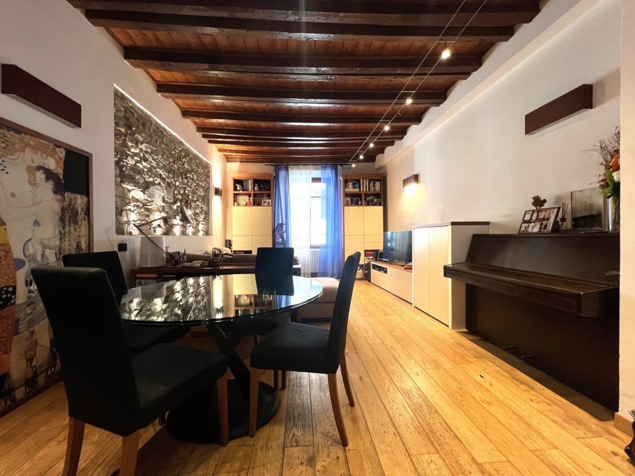 Apartamento de 3 dormitorios en Como, Italy No. 366253