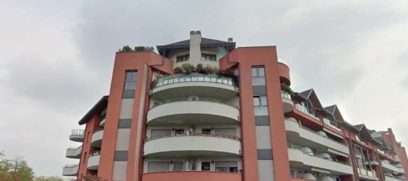 6 rooms Apartment in Legnano, Italy No. 318534 3