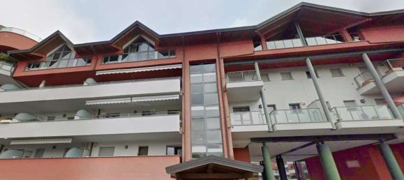 6 rooms Apartment in Legnano, Italy No. 318534 2