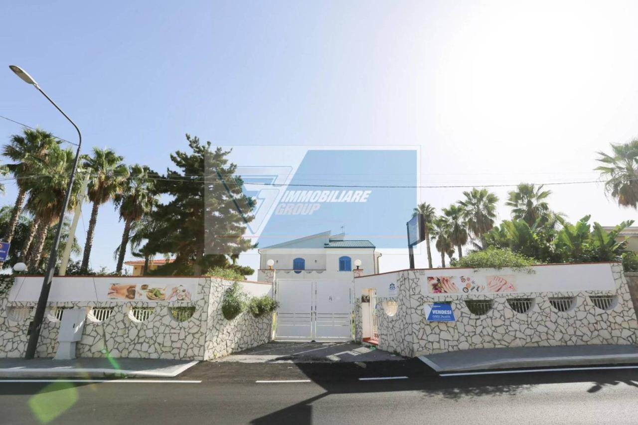 9 rooms Villa in Melilli, Italy No. 121457