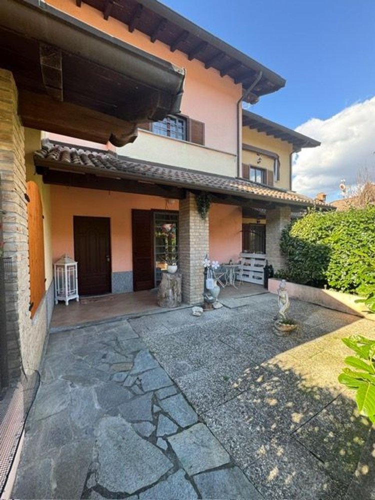 6 rooms House in Stazzano, Italy No. 128448