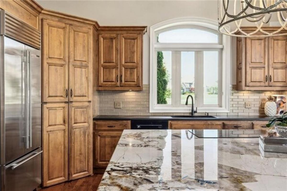 7 bedrooms House in Overland Park, USA No. 384359