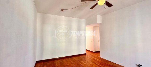 3 rooms Apartment in Milan, Italy No. 299036 5