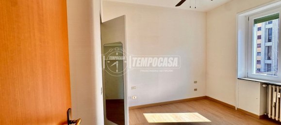 3 rooms Apartment in Milan, Italy No. 299036 10