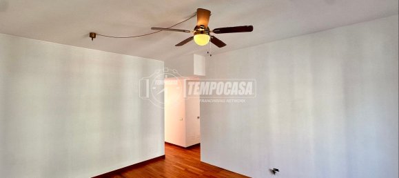 3 rooms Apartment in Milan, Italy No. 299036 6