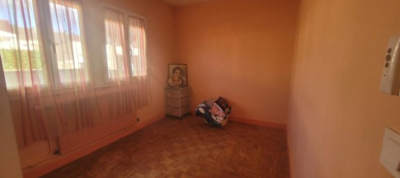 2 bedrooms House in Chambly, France No. 219877 8