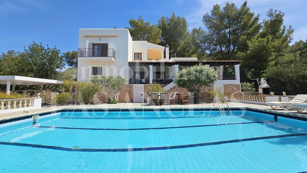 5 bedrooms Villa in Santa Eulalia Del Rio, Spain No. 184852