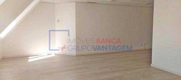 44m² Office in Lisbon, Portugal No. 94123 4