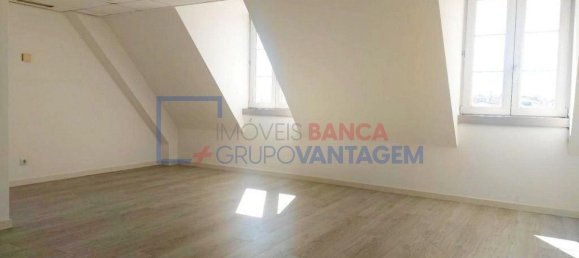 44m² Office in Lisbon, Portugal No. 94123 3