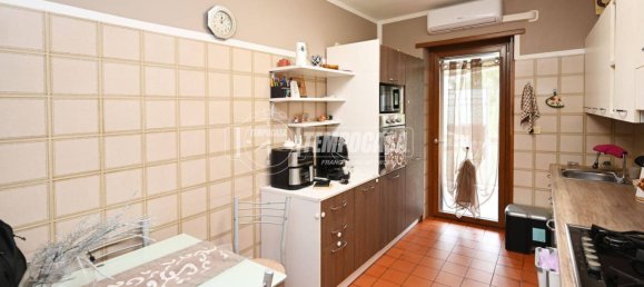 Apartamento de 2 dormitorios en Venaria Reale, Italy No. 325070 9