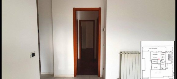 3 rooms Apartment in Perugia, Italy No. 19746 17