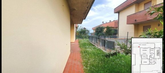 3 rooms Apartment in Perugia, Italy No. 19746 8