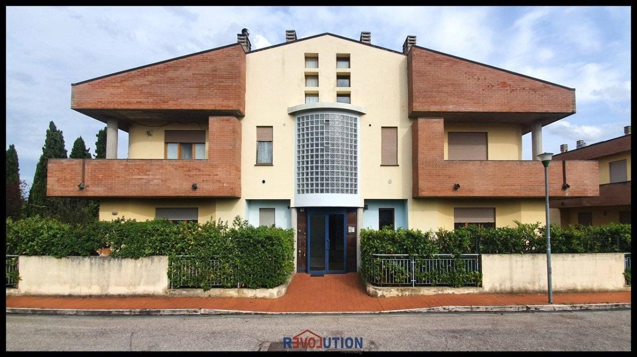 3 rooms Apartment in Perugia, Italy No. 19746