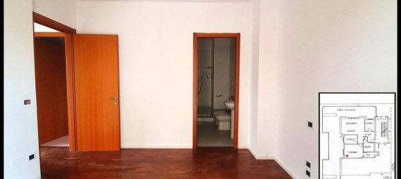 3 rooms Apartment in Perugia, Italy No. 19746 7