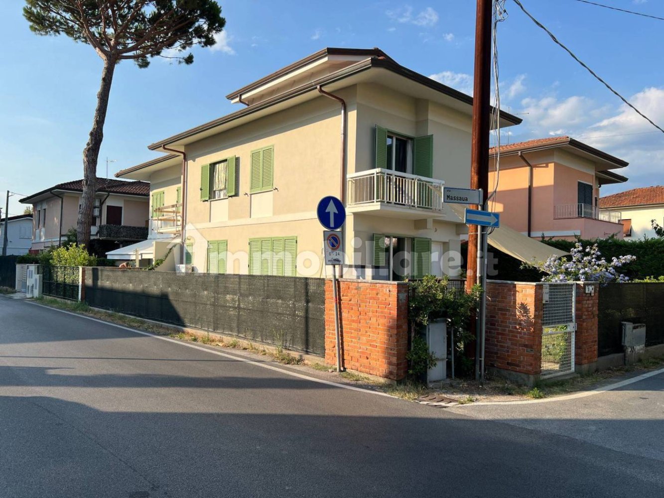 4 bedrooms Villa in Pietrasanta, Italy No. 253237