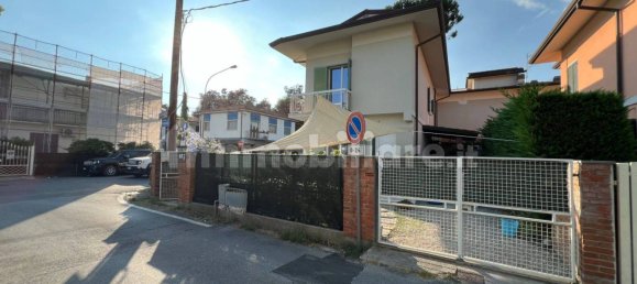 4 bedrooms Villa in Pietrasanta, Italy No. 253237 3