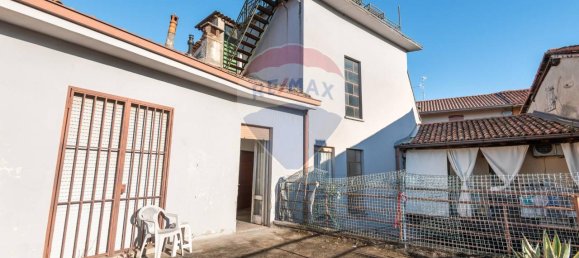 15 rooms House in Treviolo, Italy No. 142302 3