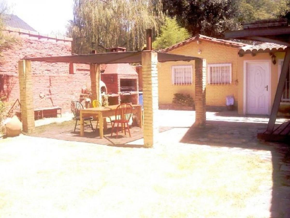 3 bedrooms House in Malvinas Argentinas, Argentina No. 53683