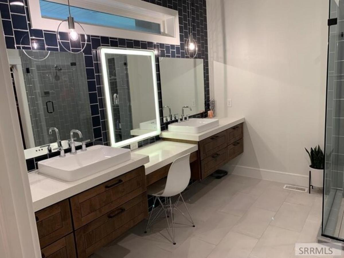 5 bedrooms House in Shelley, USA No. 417826