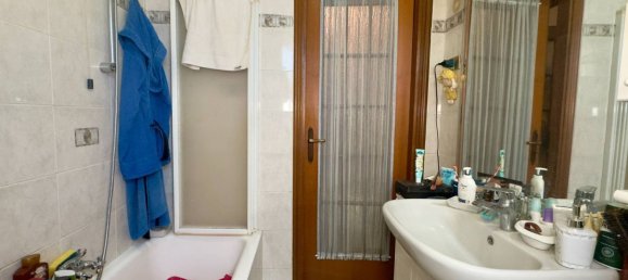 3غرفة شقة في Cinisello Balsamo, Italy رقم 24853 24