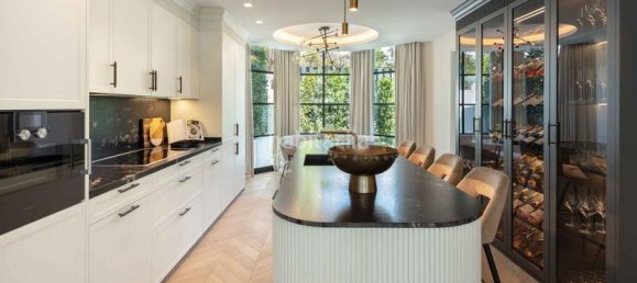 6 bedrooms Villa in Marbella, Spain No. 91199 18