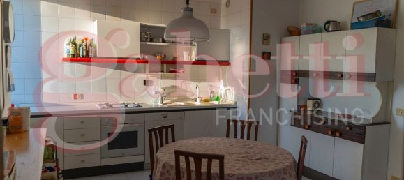 5 rooms Apartment in Castelfranco Veneto, Italy No. 299025 5