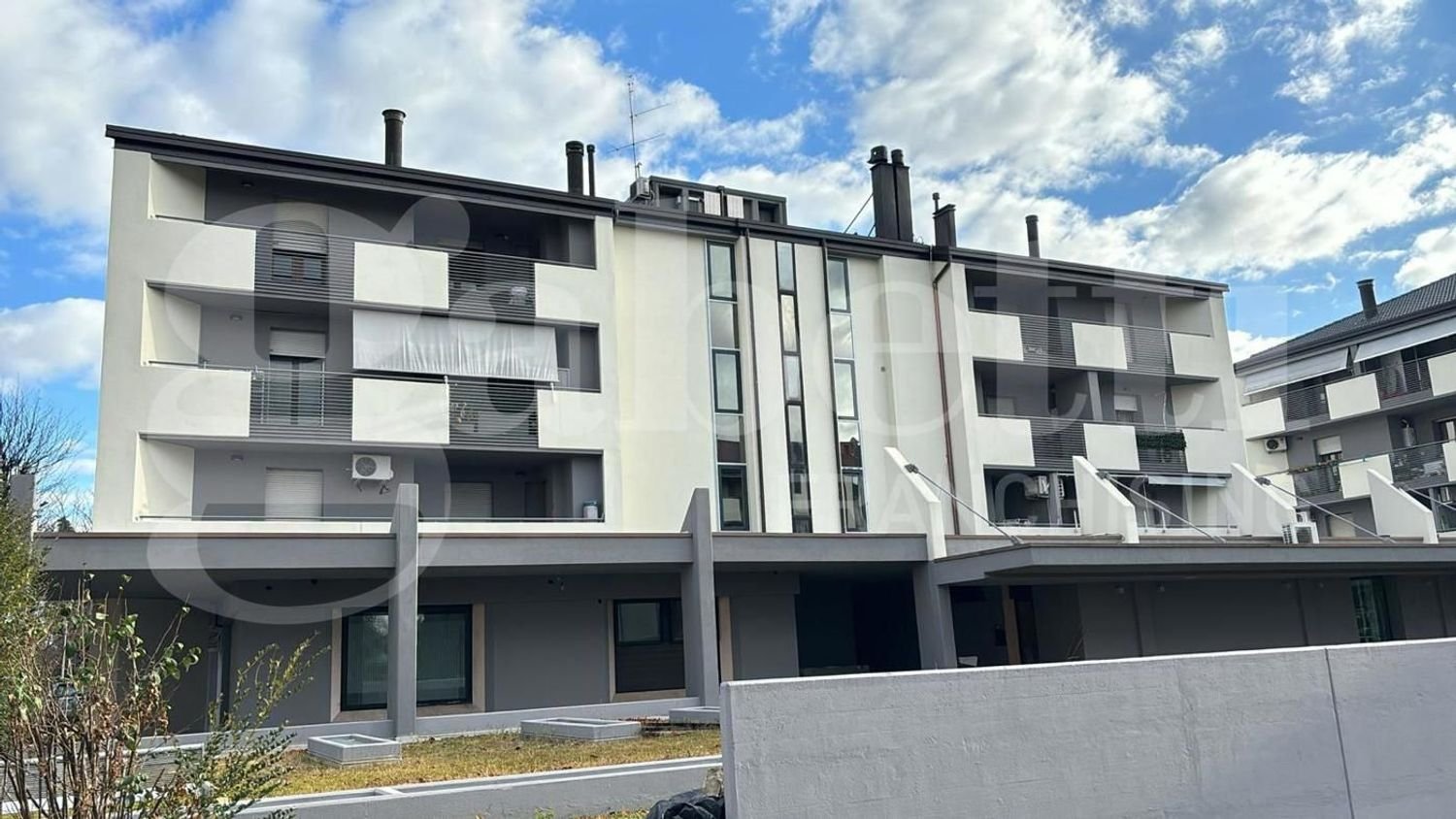 5 rooms Apartment in Castelfranco Veneto, Italy No. 299025