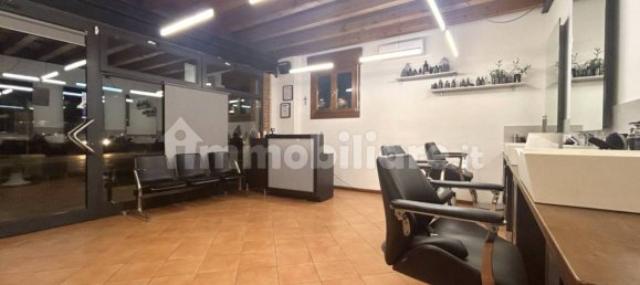 Propiedad comercial de 2 habitaciónes en Vicenza, Italy No. 18600 8