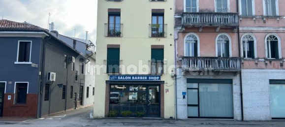 Propiedad comercial de 2 habitaciónes en Vicenza, Italy No. 18600 19