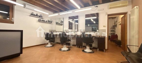 Propiedad comercial de 2 habitaciónes en Vicenza, Italy No. 18600 3