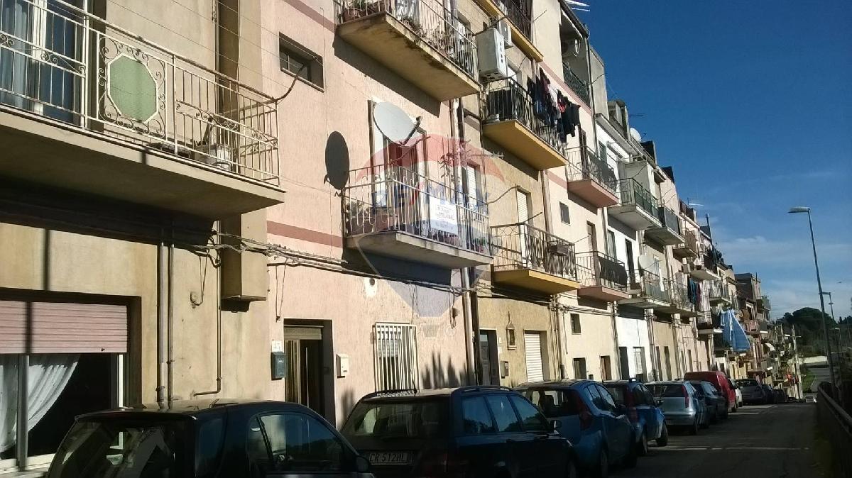 Apartamento de 6 dormitorios en Caltagirone, Italy No. 232952