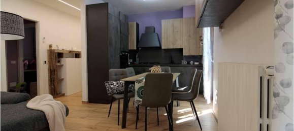 4 rooms Apartment in Fino Mornasco, Italy No. 41308 2