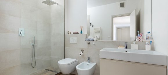 Apartamento de 4 dormitorios en Bologna, Italy No. 335832 21