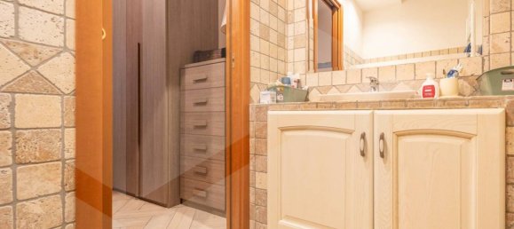 3 rooms Apartment in Rome, Italy No. 17888 17