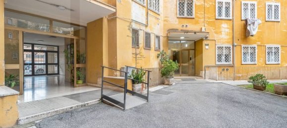 3 rooms Apartment in Rome, Italy No. 17888 4