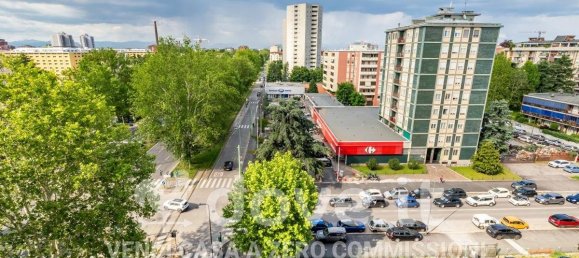 2 bedrooms Apartment in Milan, Italy No. 351678 4