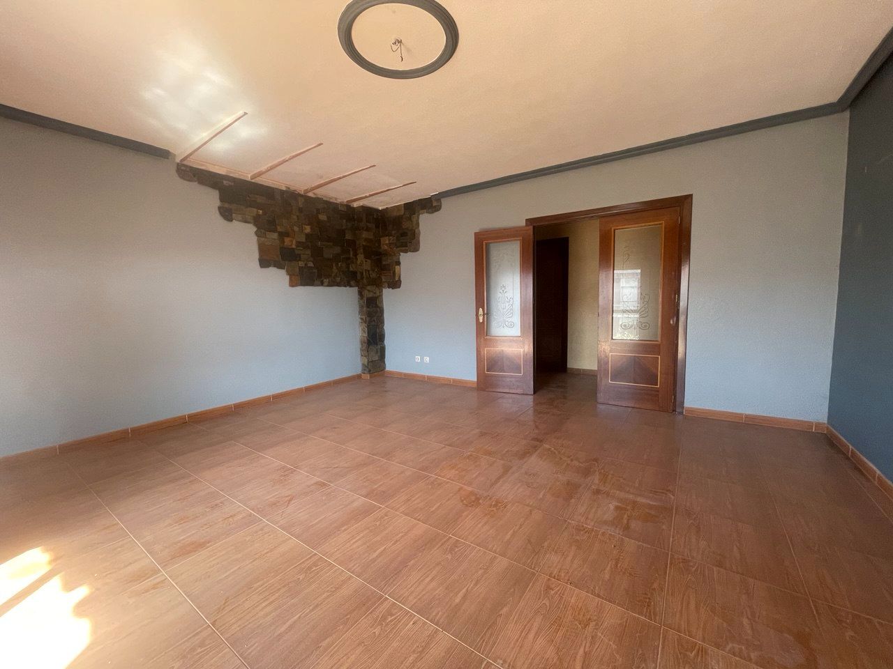 Apartamento de 4 dormitorios en La Carolina, Spain No. 210266