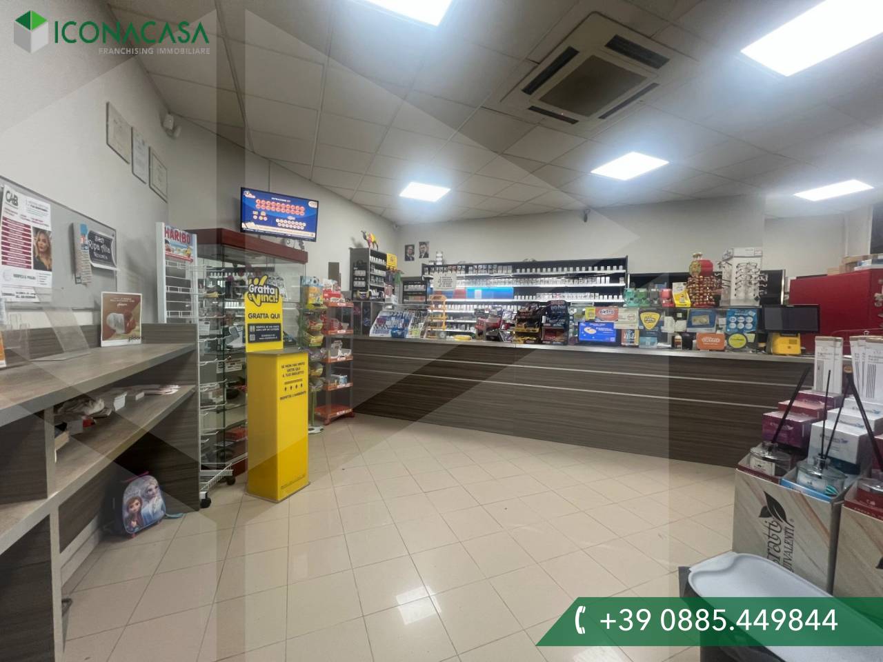 Propiedad comercial en Cerignola, Italy No. 229668