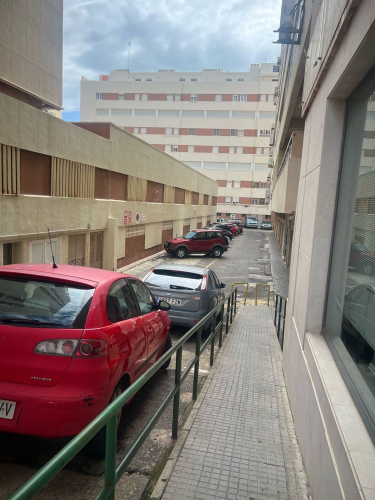  Garage in Cadiz, Spain No. 163126