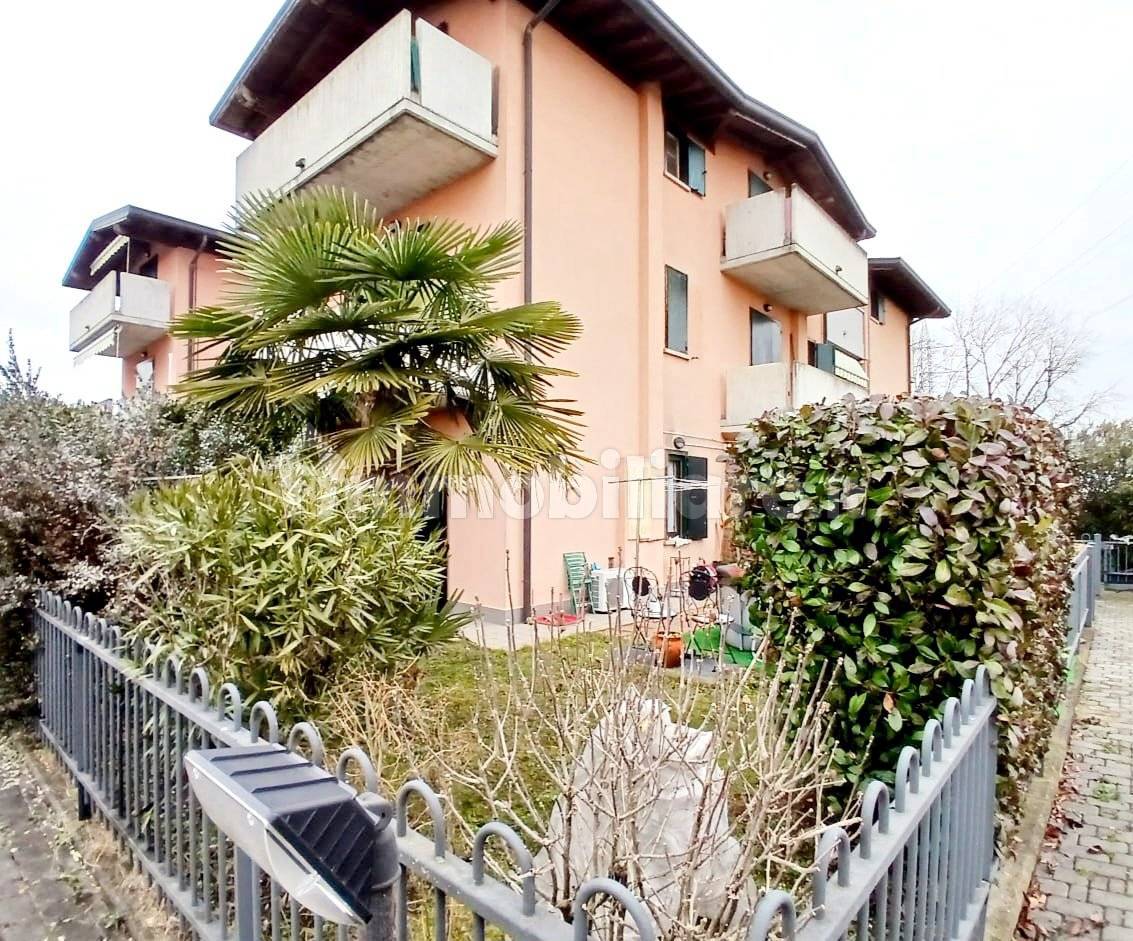 Квартира с 2 спальнями в Ломаццо, Италия № 185080