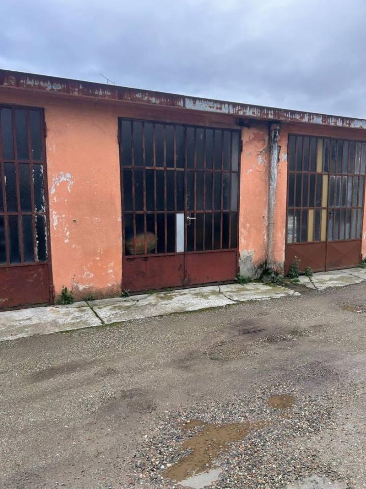 1 room Garage in Bareggio, Italy No. 144912