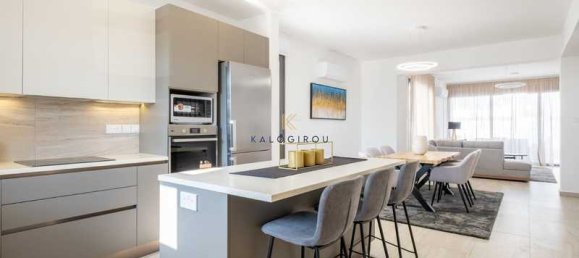 Коммерческая недвижимость с 4 спальнями в Ларнака, Кипр № 18554 8